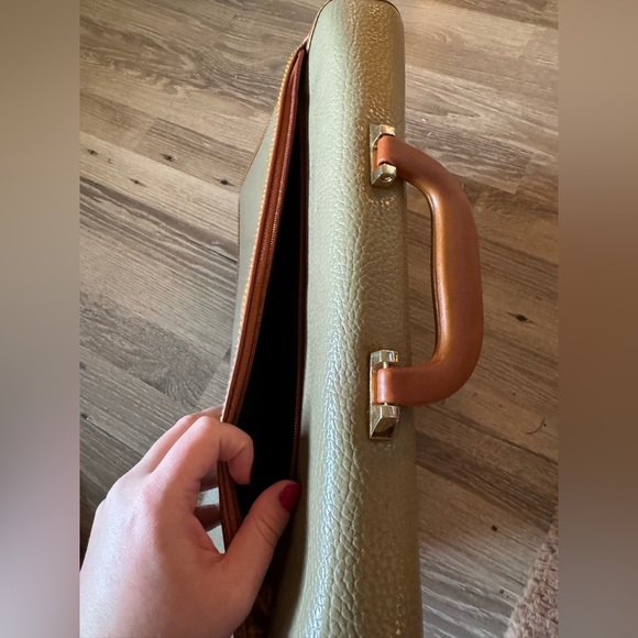 Vintage Dooney & Bourke large Pebble Leather Briefcase Unisex *No shoulder strap - Picture 9 of 11